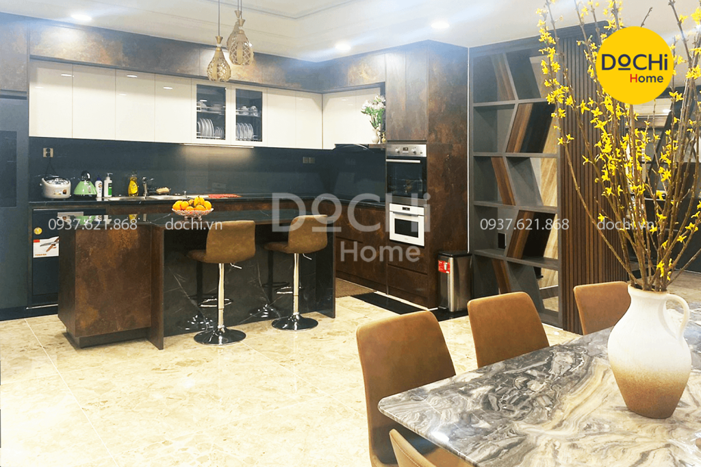 Khu vực bếp và bàn ăn